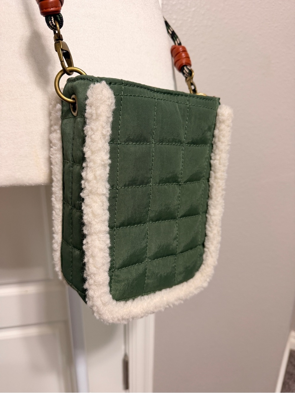 Universal Thread Green Quilted Crossbody - Picture 2 of 3